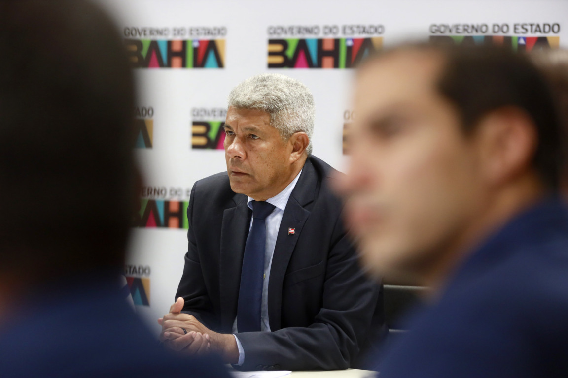 Imagem de Jerônimo formaliza empréstimo de R$ 600 milhões para acelerar obras do VLT