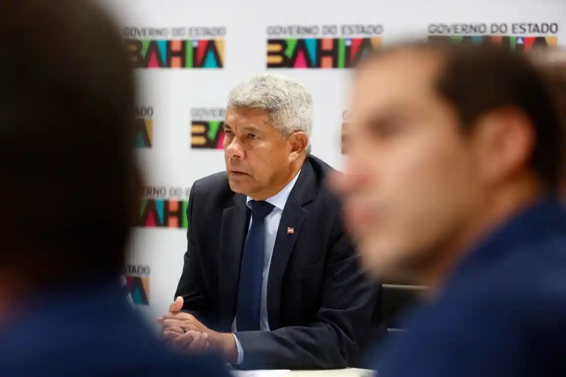 Imagem de Jerônimo formaliza empréstimo de R$ 600 milhões para acelerar obras do VLT