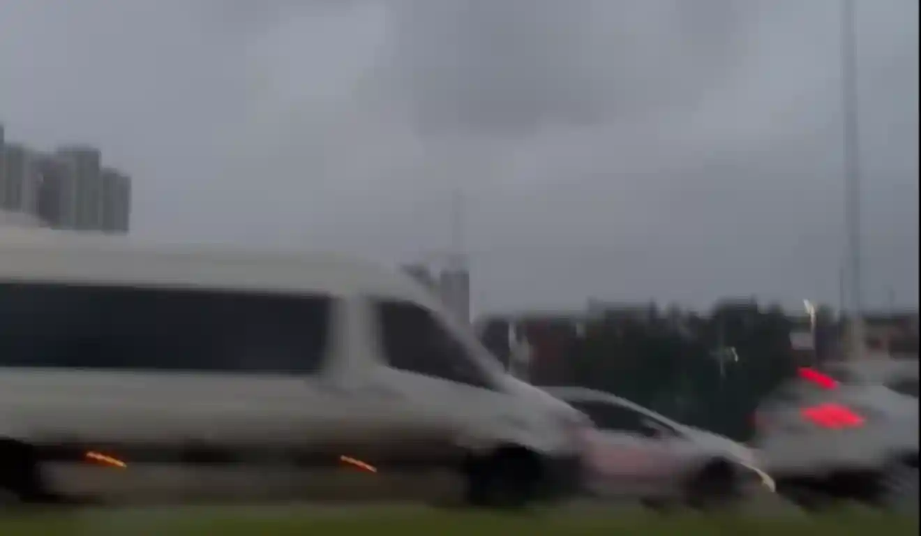 Imagem de Movimento intenso na rodoviária deixa viaduto congestionado