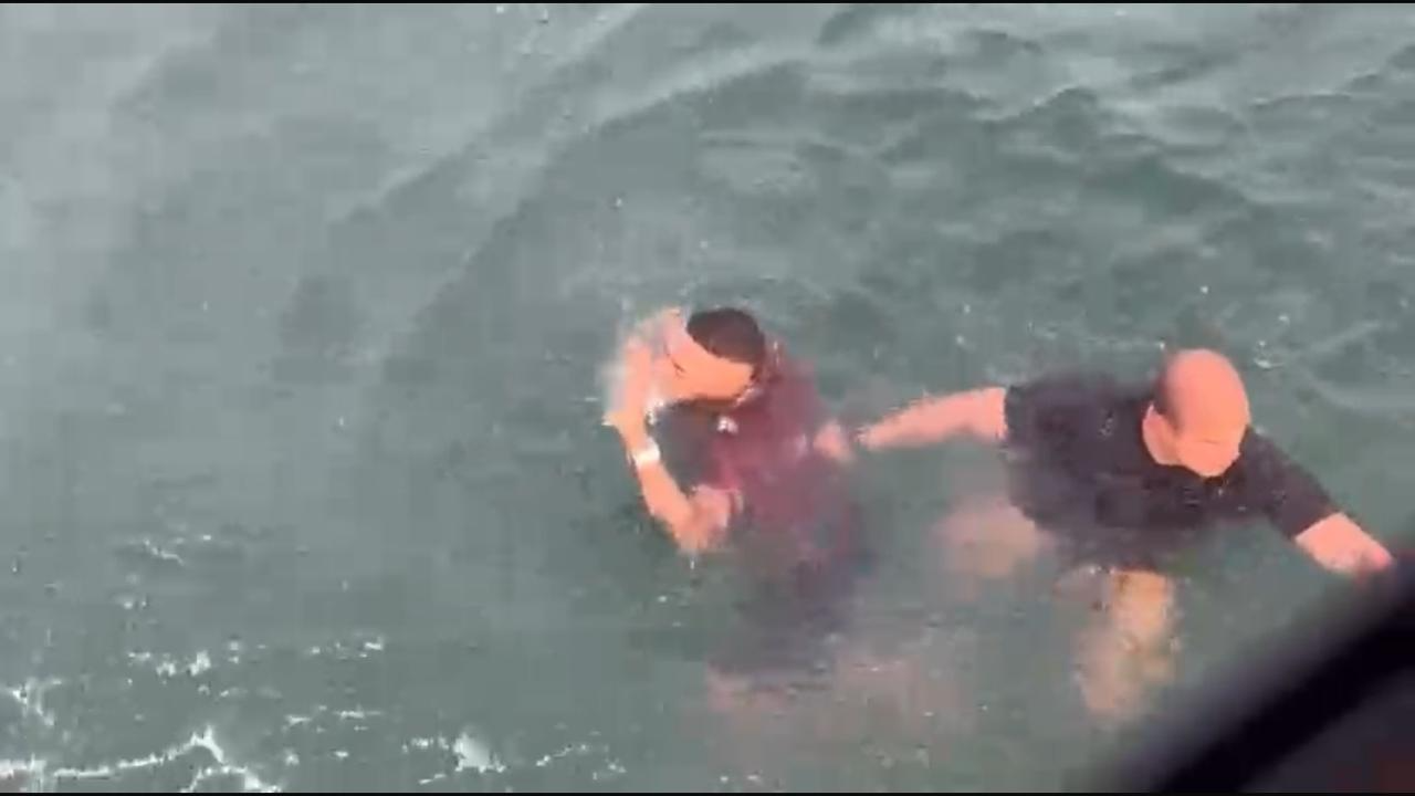 Imagem de Suspeito de tráfico é preso em alto-mar após tentar fugir a nado em Salvador