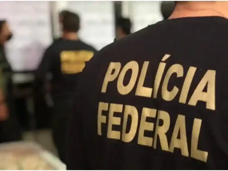 Imagem de A Polícia Federal deflagrou, na manhã desta quarta-feira (29), uma operação em Salvador contra um esquema de desvio de recursos públicos que teve origem no estado de São Paulo.  Equipes da PF cumprem quatro mandados de busca e apreensão em bairros nobres