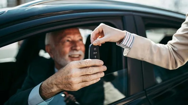 Imagem de Projeto de Lei propõe carros mais baratos para idosos, mas tramitação segue parada na Câmara
