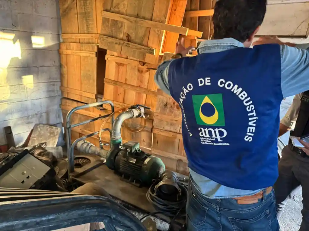 Imagem de Operação combate esquema bilionário de adulteração de combustíveis na Bahia e outros dois estados