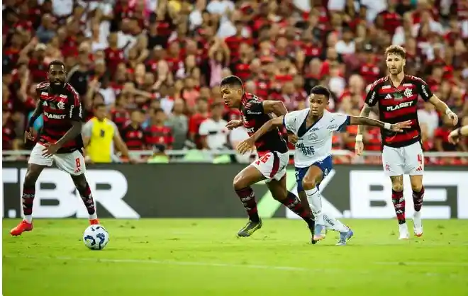 Imagem de Bahia perde para o Flamengo e mantém sequência de derrotas contra o Rubro-negro