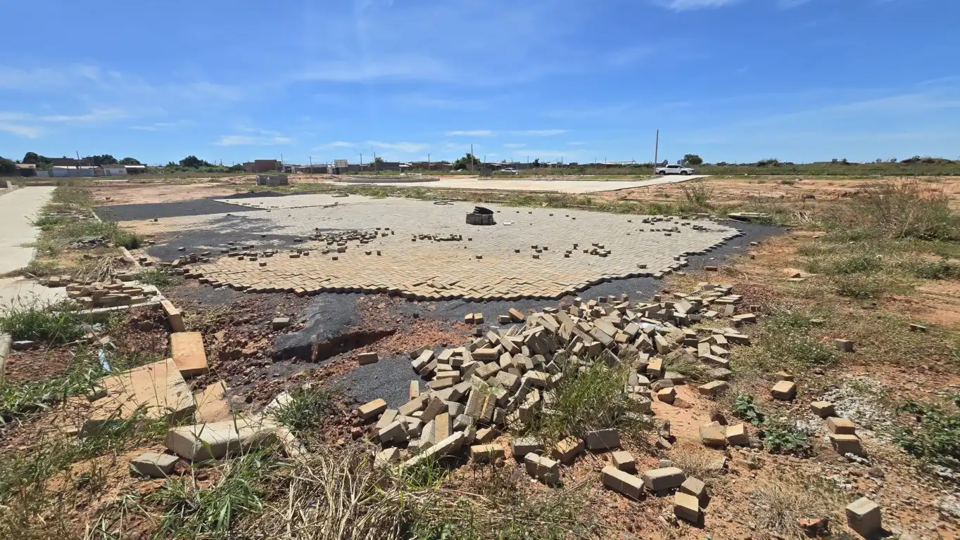 Imagem de Praça em LEM orçada em R$ 2 milhões vira alvo do MP e do Tribunal de Contas