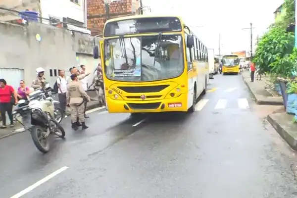 Imagem de Homem tenta assaltar ônibus, mas é morto a tiros por passageiro em Salvador