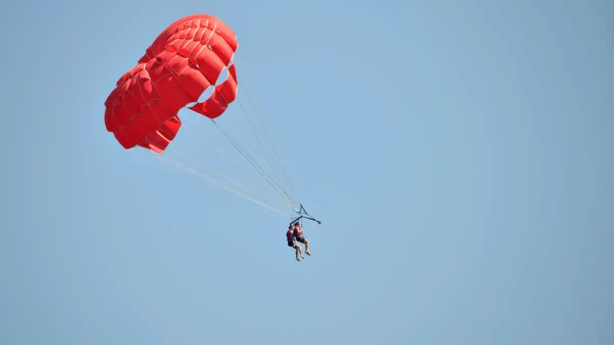 Imagem de Salvador terá saltos de paraquedas na orla de Pituaçu a partir desta sexta-feira (7)
