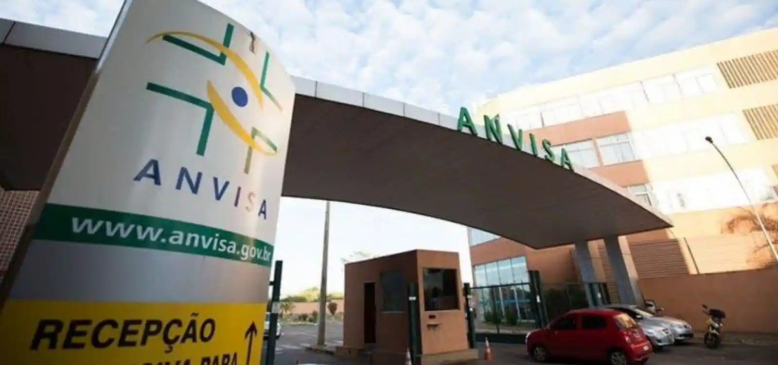 Imagem de Anvisa suspende lotes de suplemento por erro em validade