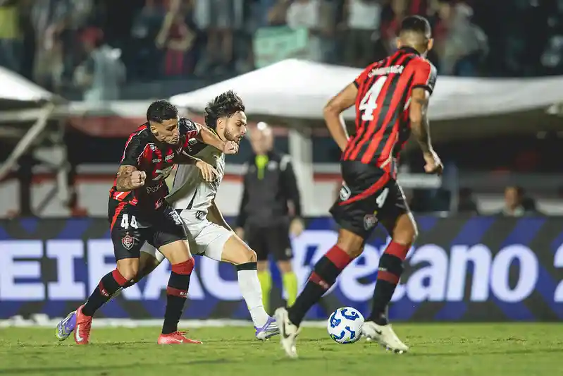 Imagem de Vitória vence o Atlético-MG no Barradão e volta a triunfar no Brasileirão