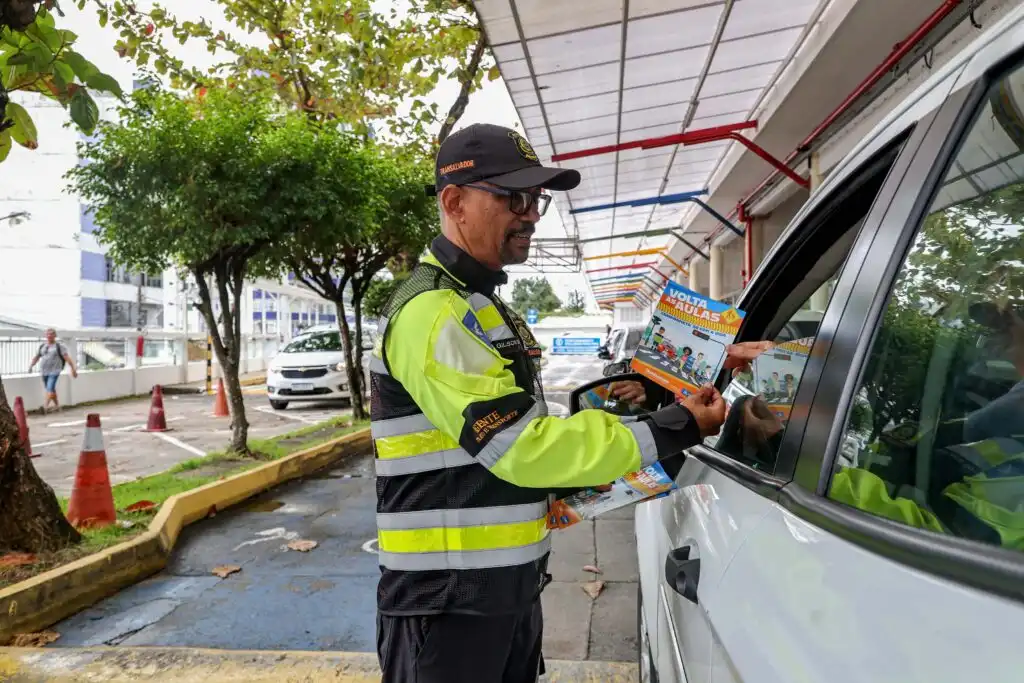 Imagem de Campanha Volta às Aulas mobiliza motoristas e pedestres no entorno das escolas