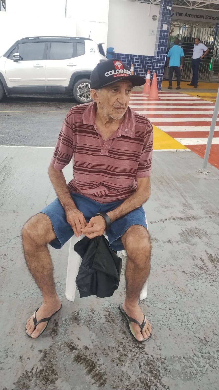 Imagem de Idoso procura por familiares após se perder no bairro de Patamares, em Salvador
