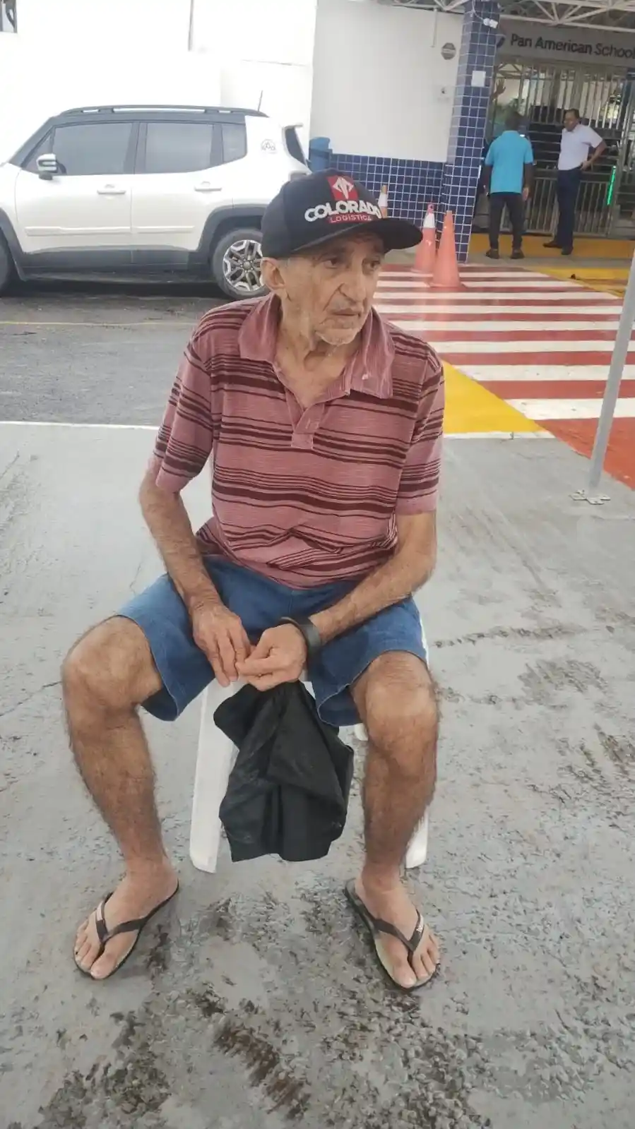 Imagem de Idoso procura por familiares após se perder no bairro de Patamares, em Salvador
