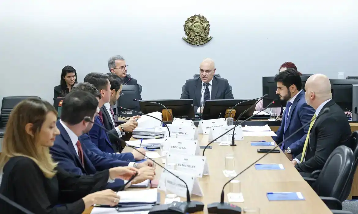 Imagem de Impasse entre governo Lula e Congresso sobre aumento do IOF será decidido por Alexandre de Moraes no STF