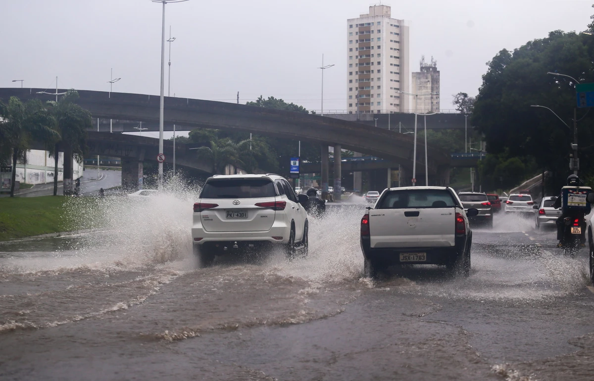 Imagem de Inmet emite alerta de chuvas intensas para 91 cidades na Bahia