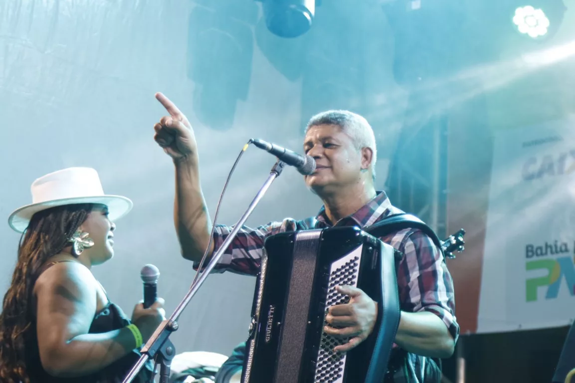 Imagem de Forró, batidão e romantismo marcam terceira noite do São João no Pelô