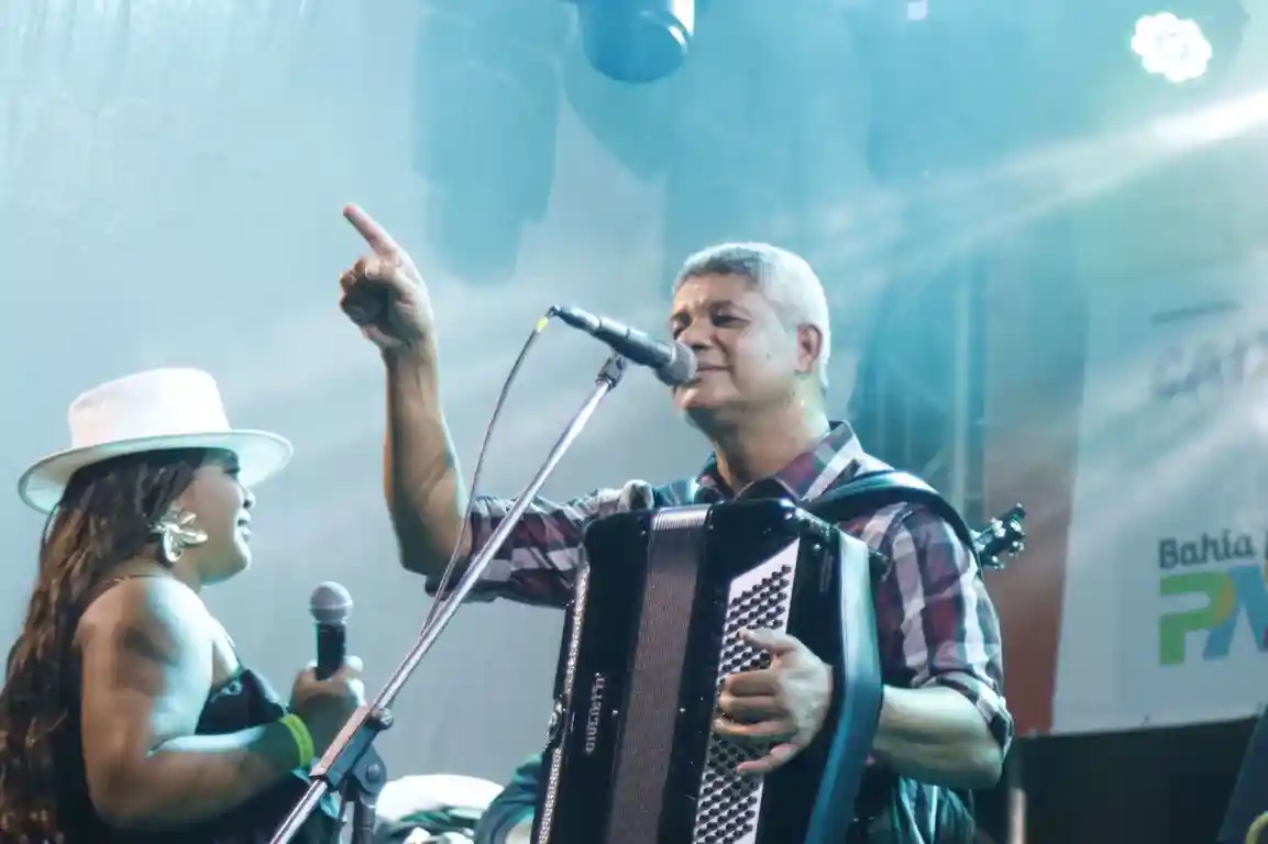 Imagem de Forró, batidão e romantismo marcam terceira noite do São João no Pelô