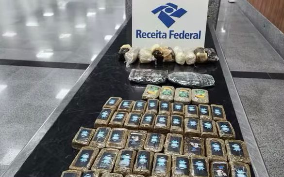 Imagem de Mulher é presa no aeroporto de Salvador com mais de 50 pacotes de haxixe em fundo falso de mala