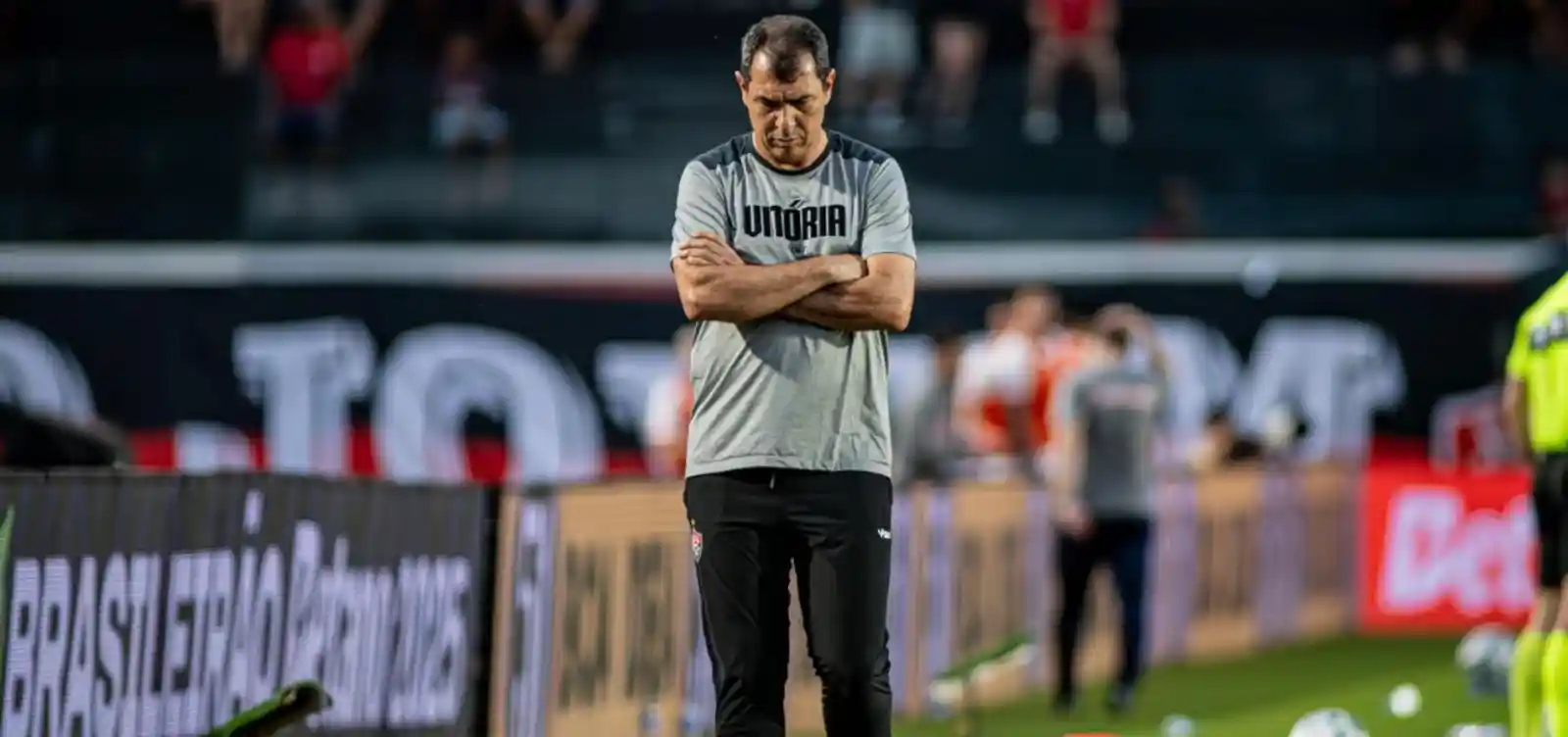 Imagem de Carille lamenta gol no final, mas elogia o Vitória: "Melhor jogo até agora"