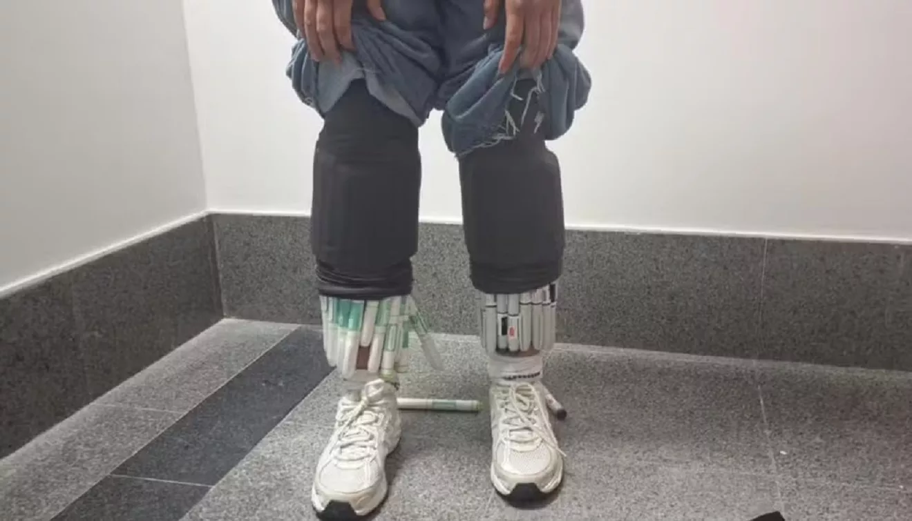 Imagem de Mulher é flagrada com 90 canetas emagrecedoras presas ao corpo no Aeroporto de Salvador