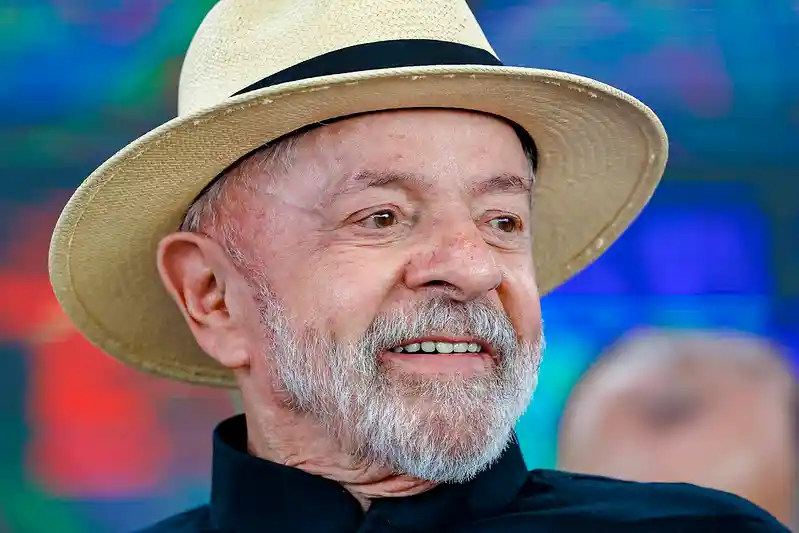 Imagem de Lula ironiza Eduardo Bolsonaro e diz que deputado foi aos EUA “implorar” a Trump para evitar prisão do pai