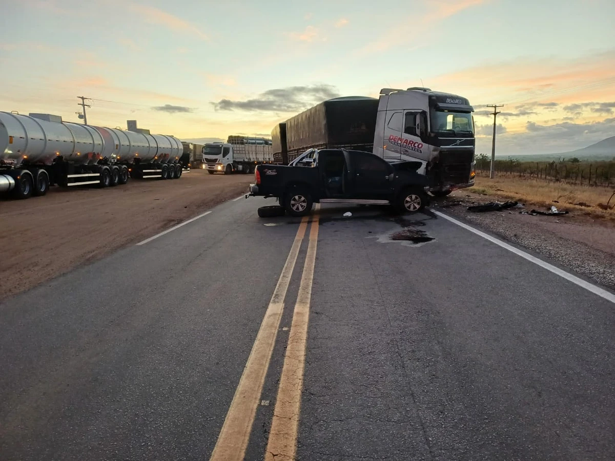 Imagem de BR-242 tem dois acidentes com mortes em menos de 24 horas na Bahia