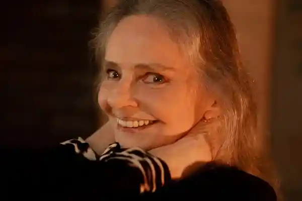 Imagem de Angela Ro Ro morre aos 75 anos após quase três meses internada