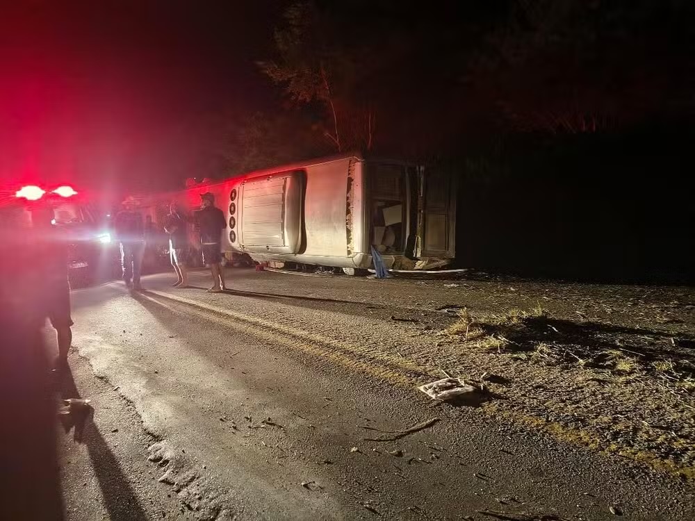 Imagem de Ônibus envolvido em acidente com 15 mortos em Pernambuco voltava para cidade da BA