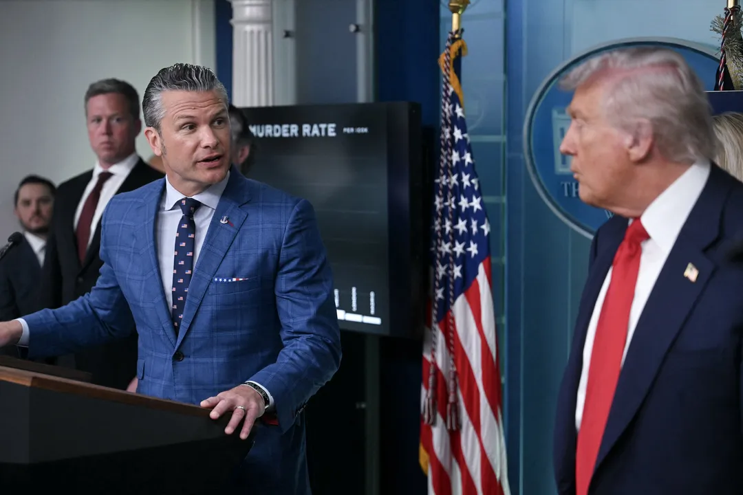 Imagem de Secretário de Trump compartilha vídeo contra voto feminino