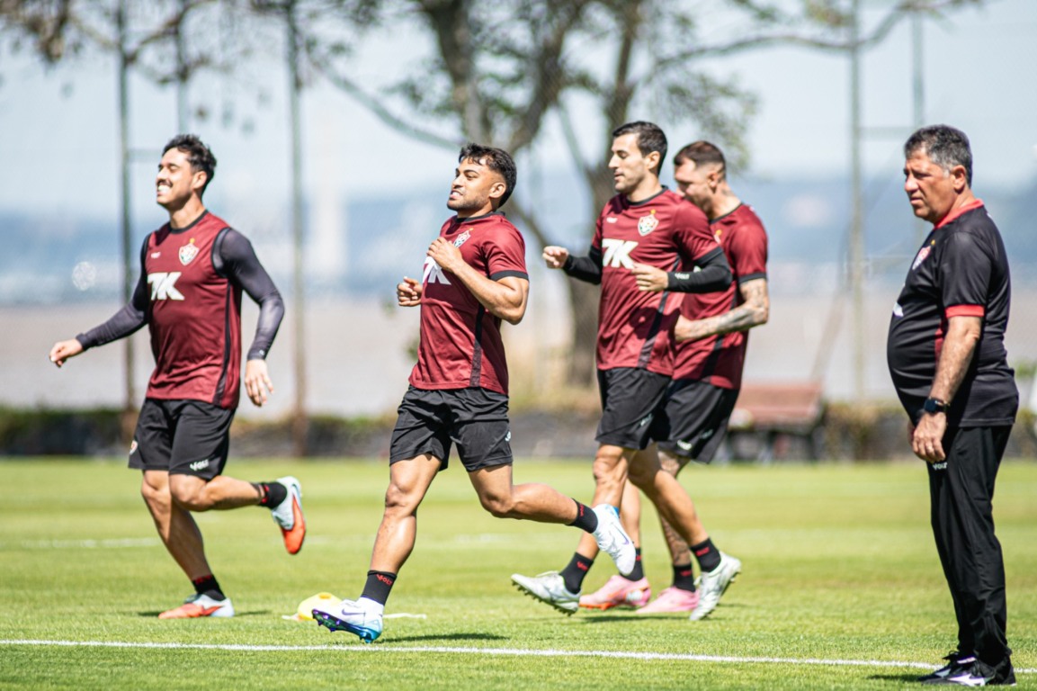 Imagem de Em Porto Alegre, Vitória encerra preparação para enfrentar o Grêmio