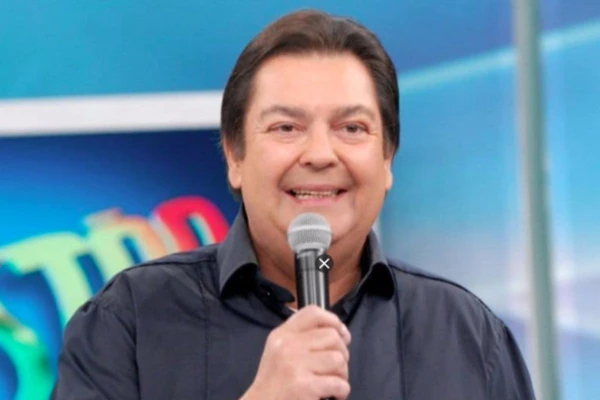 Imagem de Médico diz que Faustão respira por aparelhos e revela: 'Infelizmente, as chances dele são mínimas'