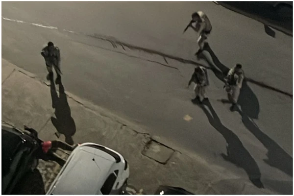 Imagem de Perseguição com troca de tiros no Imbuí termina com dois suspeitos presos e carro roubado recuperado