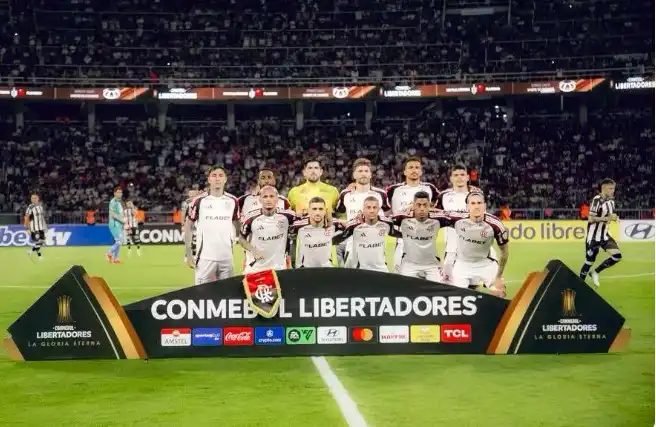 Imagem de Jogadores do Flamengo sofrem tentativa de assalto e carro de Rossi é atingido por tiros