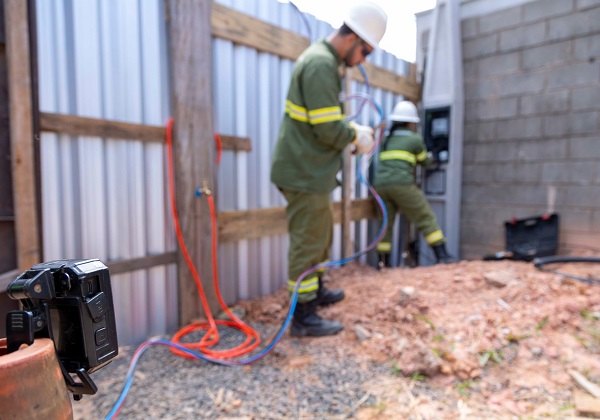 Imagem de Academia e frigoríficos são flagrados furtando energia em Feira de Santana