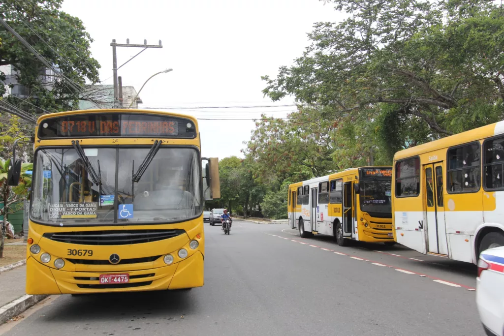 Imagem de Vale das Pedrinhas e Nordeste de Amaralina amanhecem sem ônibus