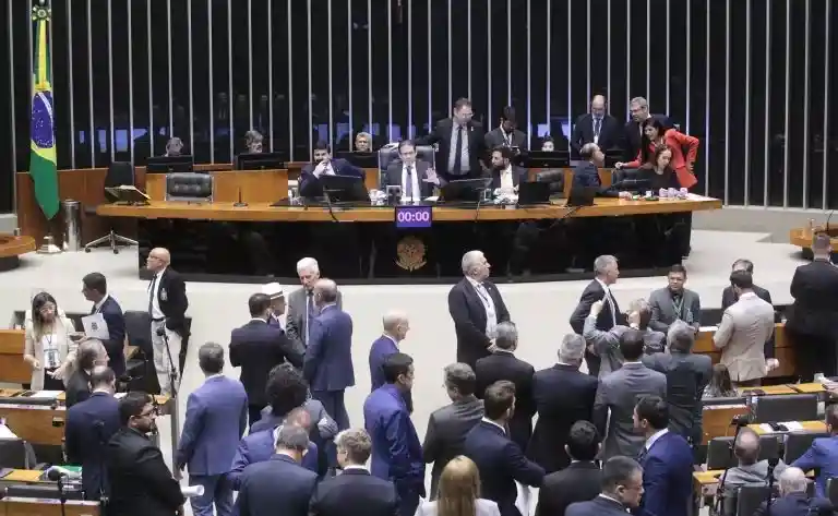 Imagem de Em demonstração de força, Câmara aprova regime de urgência para derrubar alta do IOF