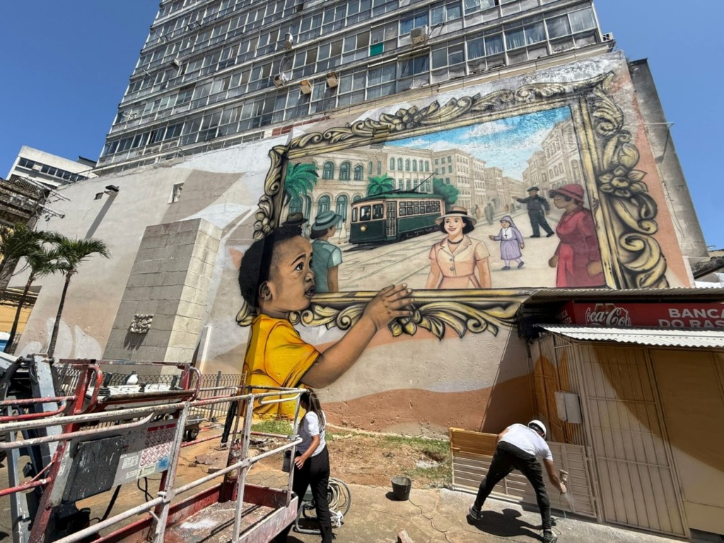 Imagem de Rua Chile recebe intervenção artística com personagens do imaginário de Salvador