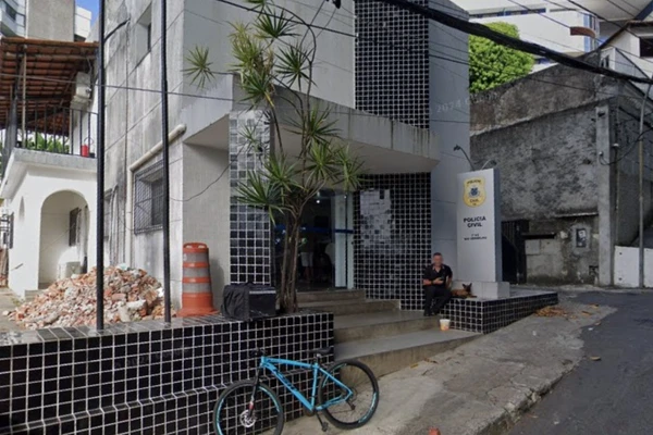 Imagem de Fisioterapeuta é investigada por furtar joias de pacientes durante atendimentos em Salvador