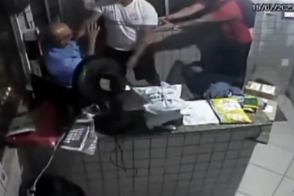 Imagem de Porteiro é agredido e enforcado por morador em condomínio de luxo em Brotas