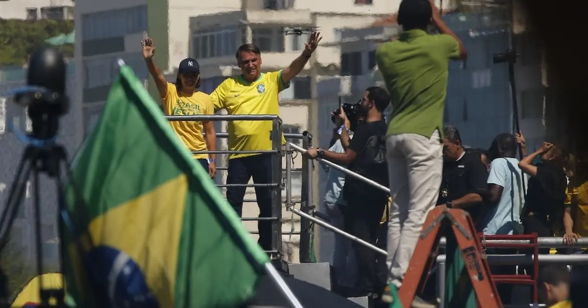 Imagem de Bolsonaro cancela agendas e ficará em repouso por um mês após ordem médica