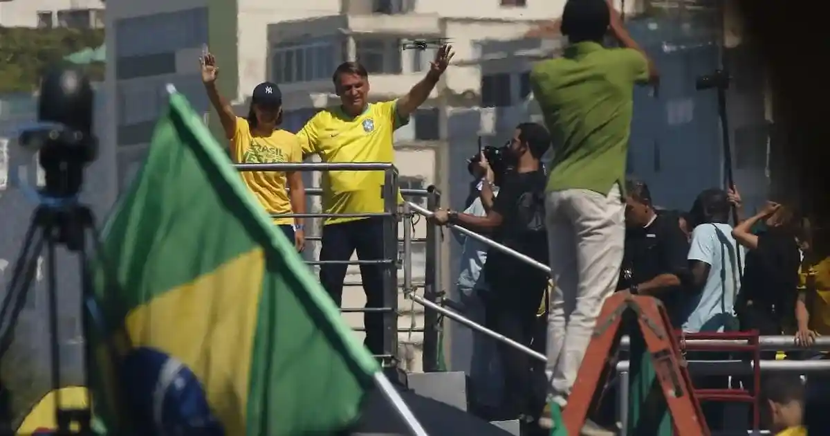 Imagem de Bolsonaro cancela agendas e ficará em repouso por um mês após ordem médica