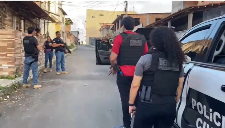 Imagem de Casal é preso em operação contra o tráfico de drogas na RMS