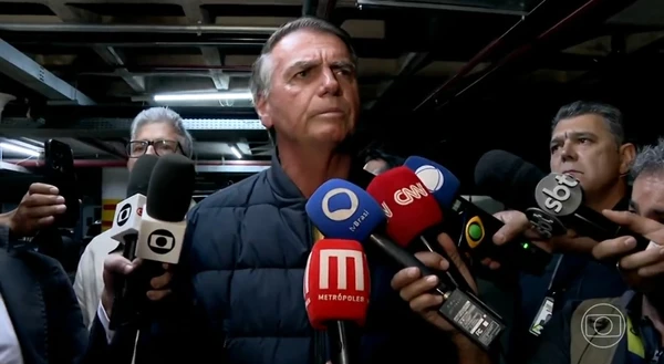 Imagem de Bolsonaro nega ter descumprido medidas do STF em resposta a Moraes