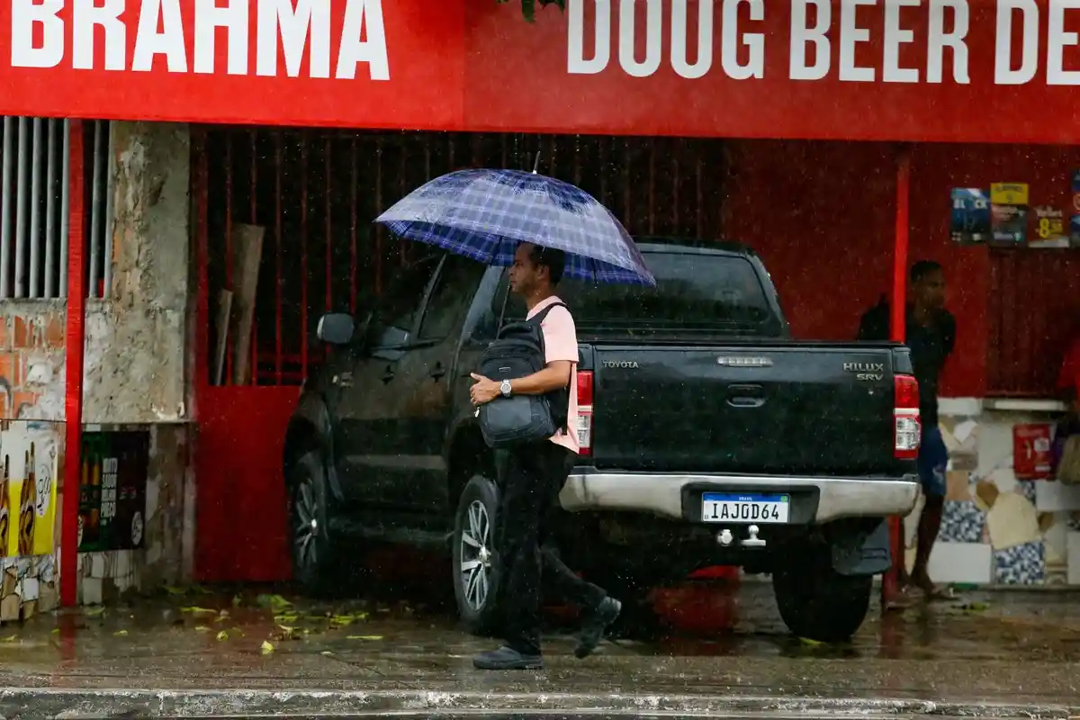 Imagem de Chuva em Salvador: Inmet emite alerta para capital e parte do litoral da Bahia