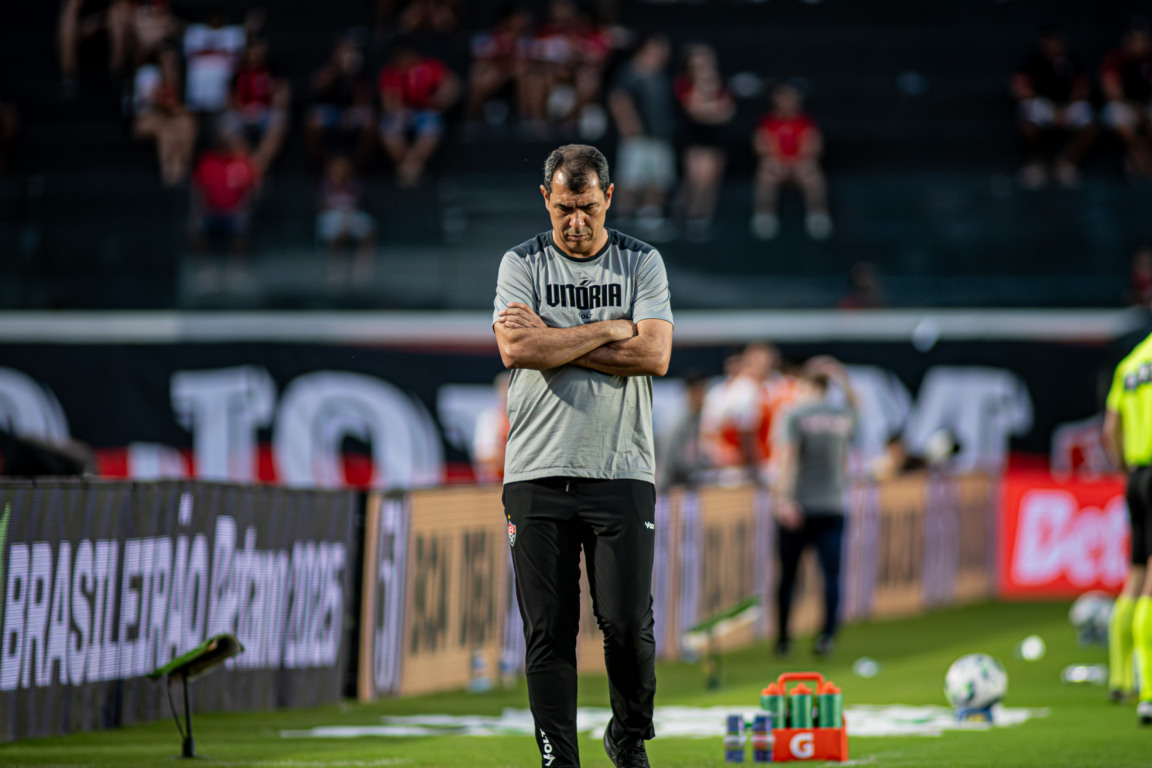Imagem de Fábio Carille é demitido do Vitória após goleada histórica para o Flamengo