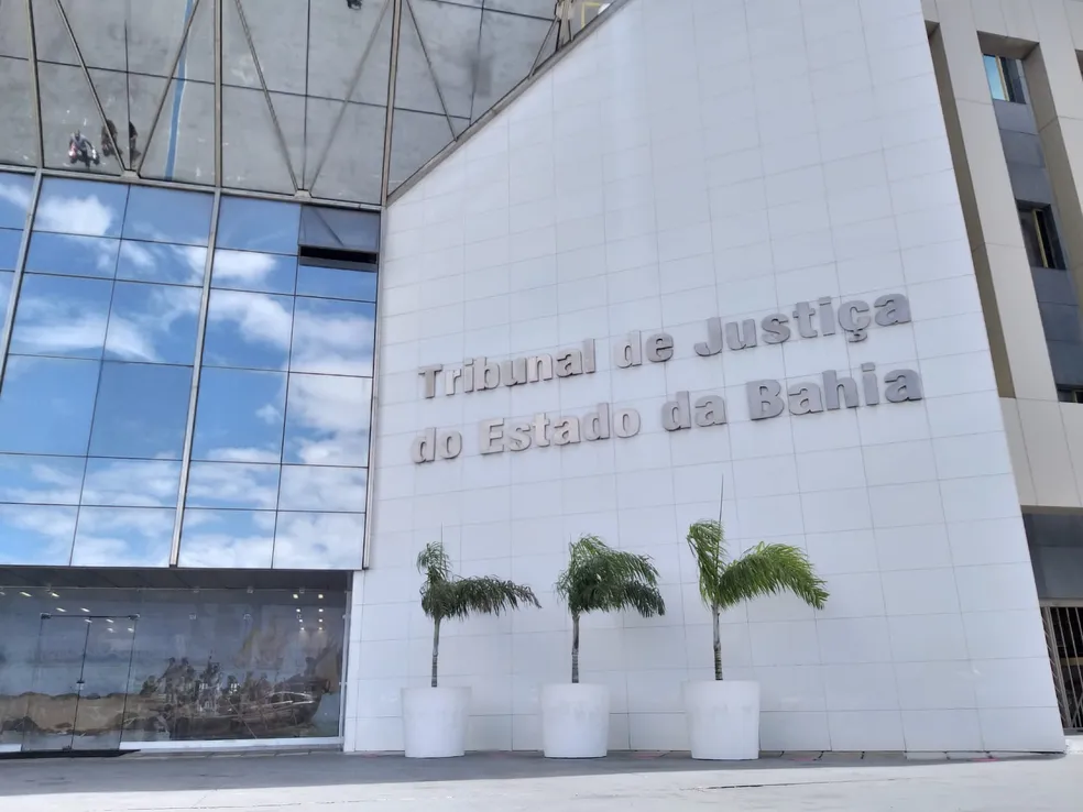 Imagem de TJ-BA aprova acréscimo de 50% no auxílio-saúde para juízes, servidores e dependentes em casos específicos