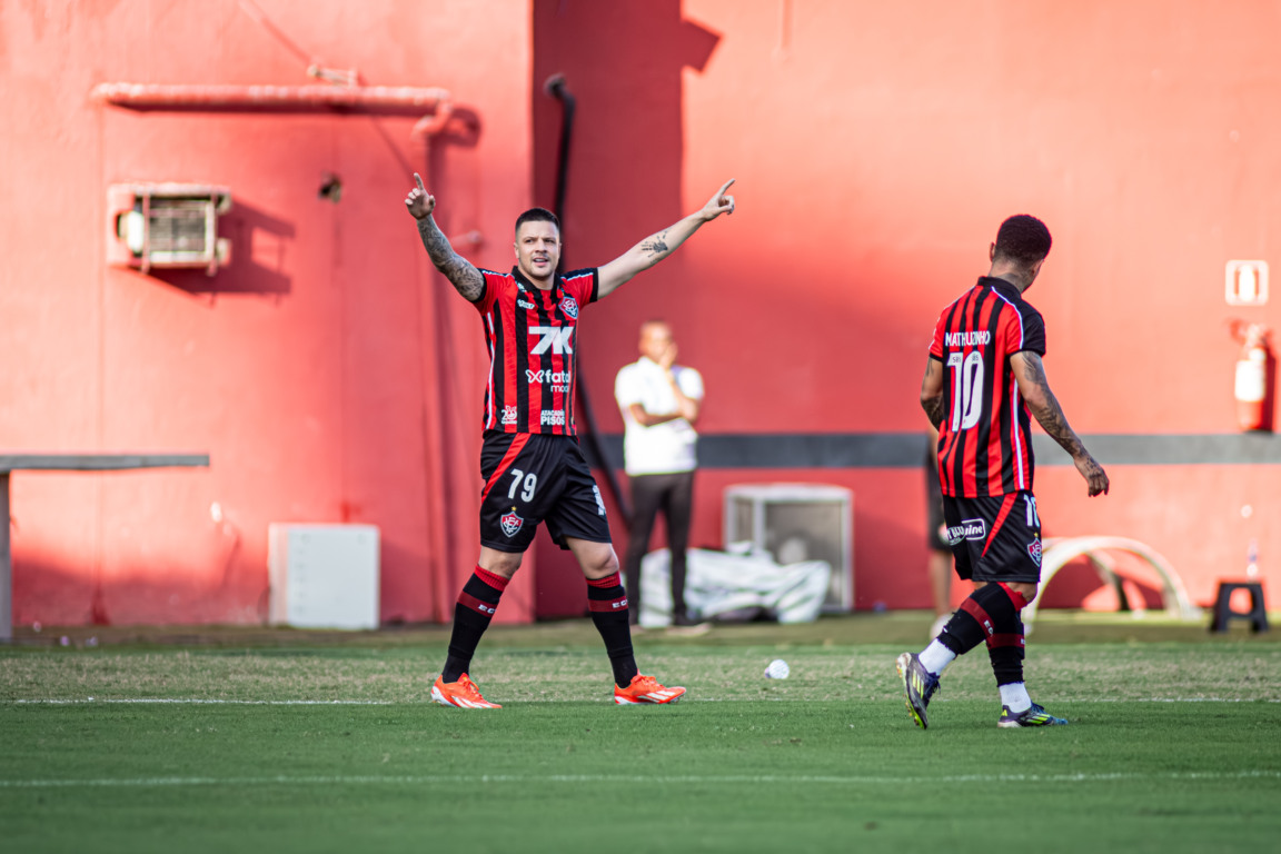 Imagem de Vitória vence RB Bragantino, encerra jejuns e sai da zona de rebaixamento