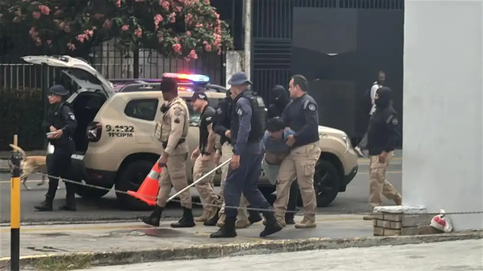 Imagem de Homem em situação de rua é preso após usar cães para atacar moradores na Graça