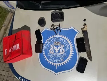 Imagem de Homem é detido por tentativa de feminicídio na Barra; vítima confirmou ameaça com faca