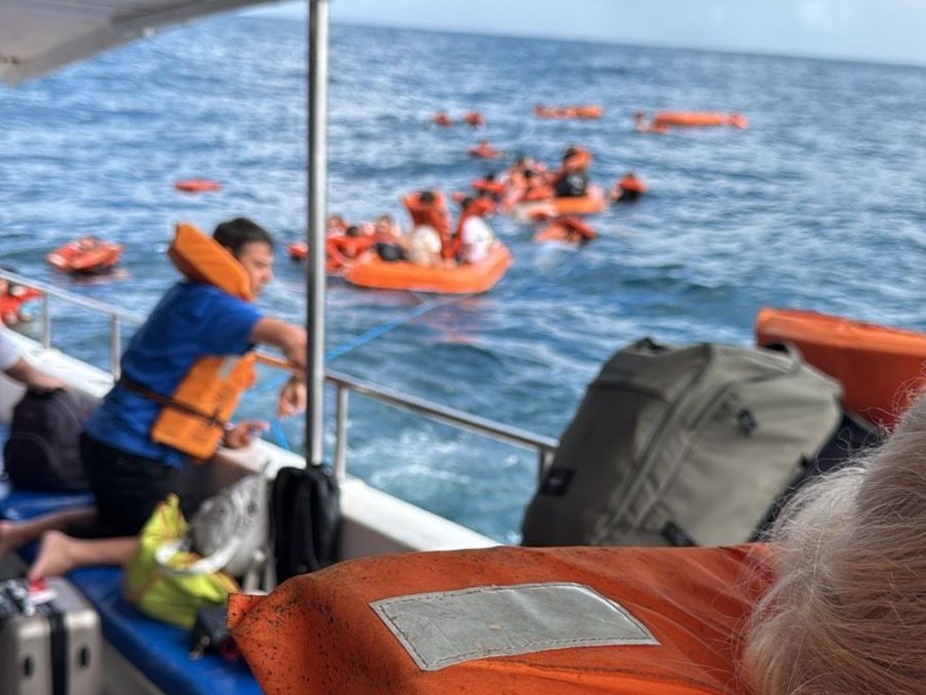 Imagem de Barco pesqueiro e catamarã colidem na Baía de Todos-os-Santos