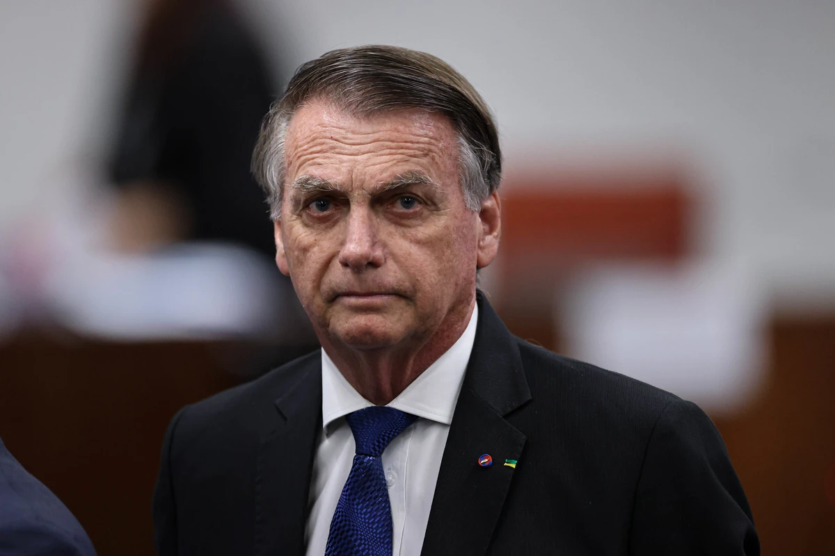Imagem de Bolsonaro é alvo de operação da PF e terá que usar tornozeleira eletrônica